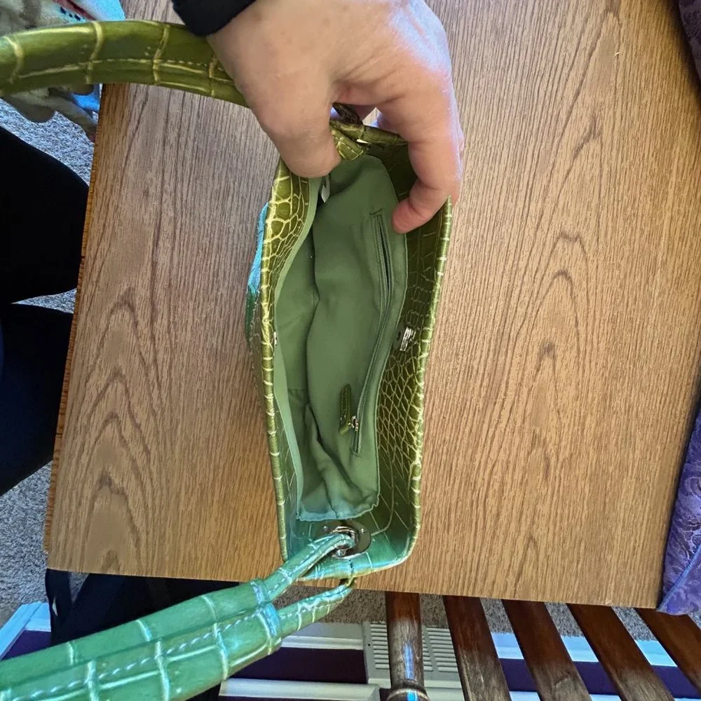 Light Green purse, Liz Claiborne bag - Picture 3 of 6